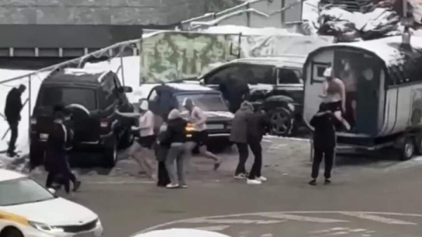 Двух парившихся в передвижной бане около «Москва-Сити» мужчин оштрафовали
