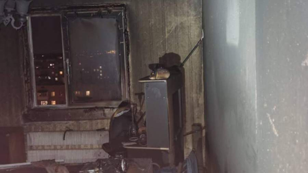 Один человек погиб при пожаре в квартире многоэтажки на северо-западе Москвы
