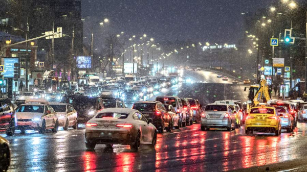 Пробки на дорогах Москвы достигли девяти баллов
