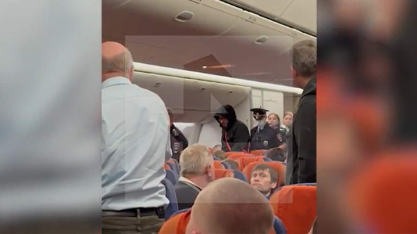 Пассажир рейса Москва – Бангкок устроил дебош на борту
