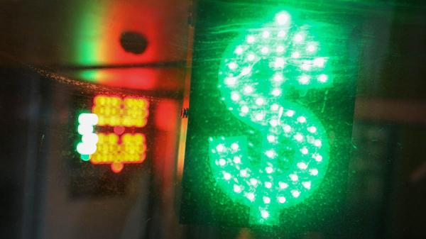 Доллар на Мосбирже упал ниже 92 рублей впервые с 31 октября