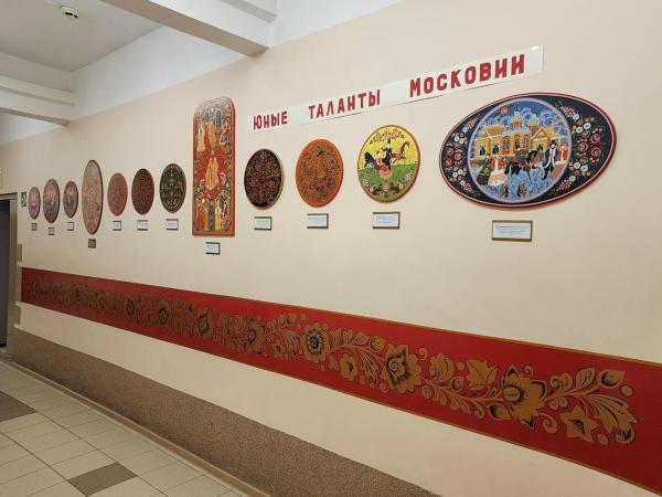 Учащиеся Костровской школы Истры освоили городецкую и хохломскую роспись