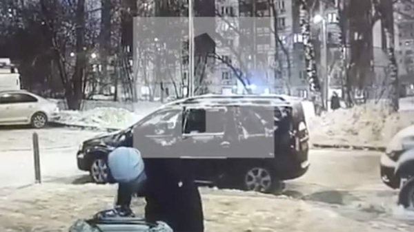 В жилищной инспекции назвали ответственных за падение окна на прохожих в Москве
