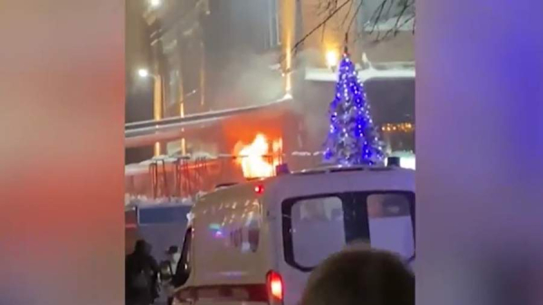 Более 100 человек эвакуированы при пожаре в кафе в Москве
