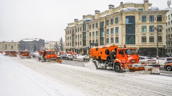 В Москве устраняют последствия сильного снегопада