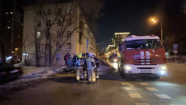 Один человек погиб при пожаре в жилой пятиэтажке на западе Москвы
