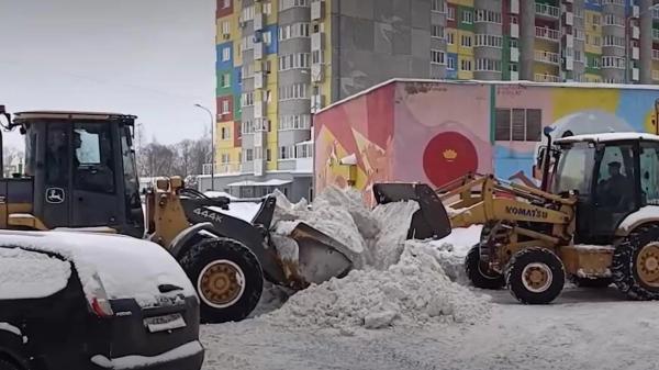 Коммунальщики Лобни бросили все силы на борьбу с последствиями обильного снегопада