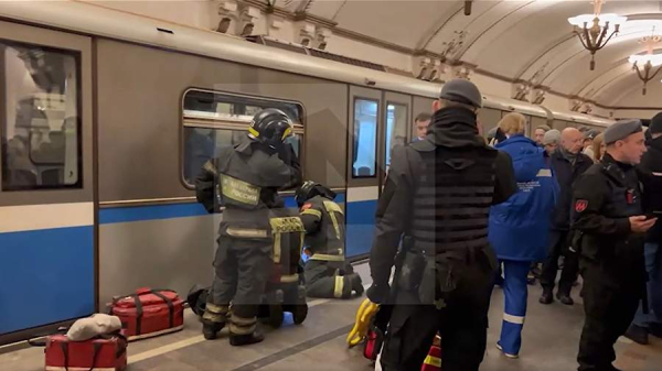 Мужчина упал на пути на станции «Арбатская» московского метро
