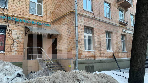 Названа вероятная причина пожара в жилом доме на севере Москвы
