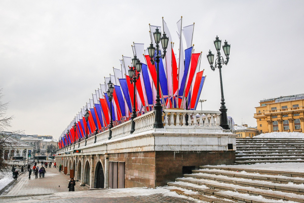 Более 2 тыс. флагов украсили Москву ко Дню защитника Отечества