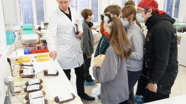 Московский областной центр крови провел экскурсию для школьников