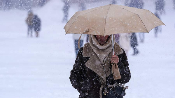 Синоптики предупредили москвичей о снеге и гололедице 13 февраля
