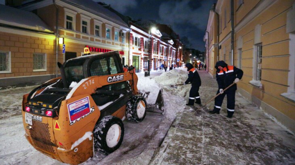Снег в Москве начнут убирать в круглосуточном режиме