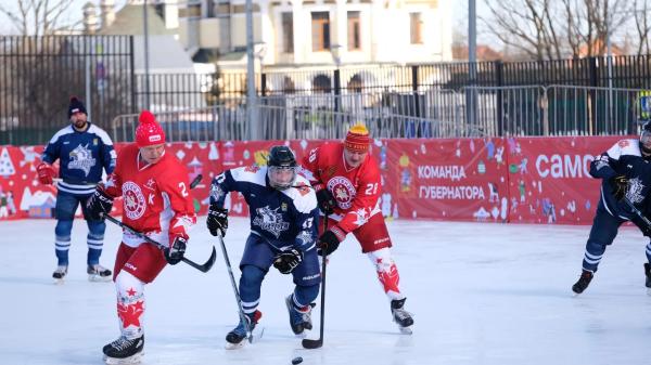 «Легенды хоккея» обыграли любителей из Ленинского городского округа в товарищеском матче
