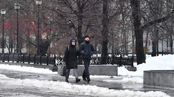 Синоптики предупредили москвичей о гололедице и похолодании 9 марта
