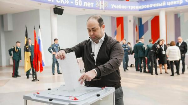 Дмитрий Волошин проголосовал на выборах президента на избирательном участке № 3206 в Химках