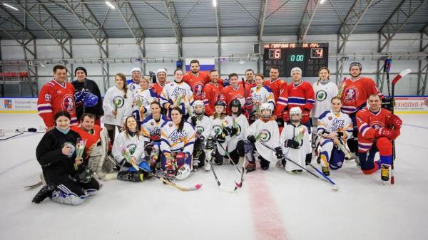 Депутат Мособлдумы Черемисов сыграл в хоккей с любительскими командами в преддверии 8 Марта