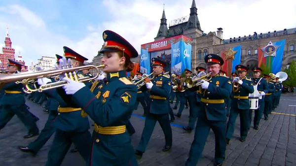 На Красной площади завершился парад в честь Дня Победы
