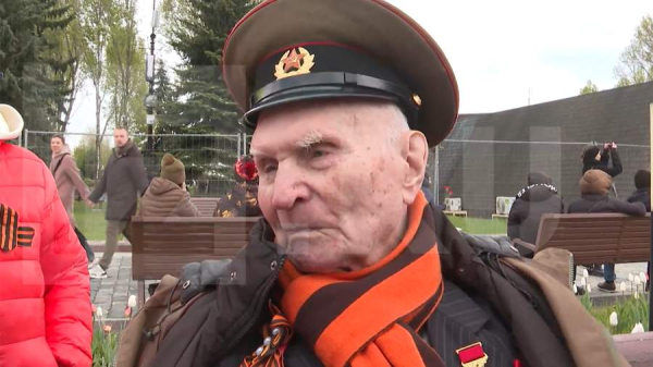 Столетний ветеран ВОВ на праздновании 9 Мая в Москве рассказал об освобождении Праги
