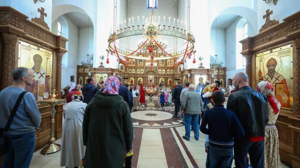 «Всем нам мира, победы!» Воробьев поздравил прихожан храма в Одинцовском округе