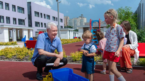 Собянин рассказал о планах построить более 100 детсадов в Москве за три года
