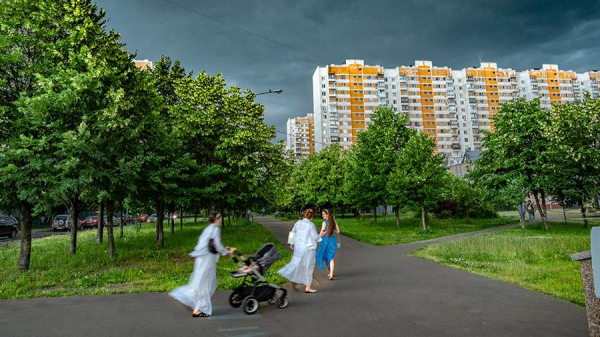 Синоптики спрогнозировали еще один жаркий день с грозами в Москве 2 июня
