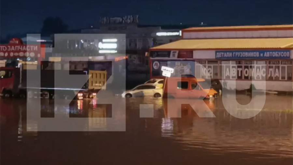 Появились кадры затопленных улиц после ливня в Москве
