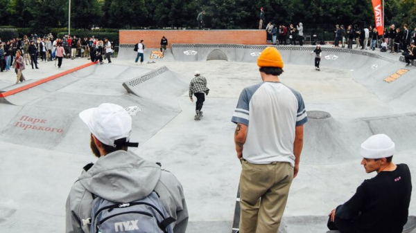 Обновленный скейт-парк в Парке Горького вновь открыт для катания