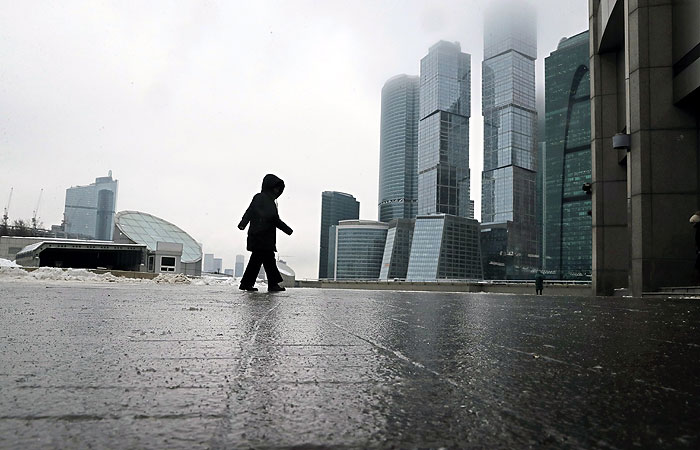 Синоптики спрогнозировали ледяной дождь и гололед в Москве и области 7 января