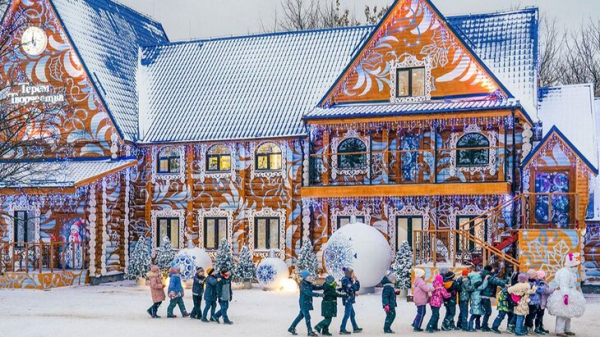 Усадьбы Деда Мороза по мотивам "Простоквашина" и "Снежной королевы" откроют в столице